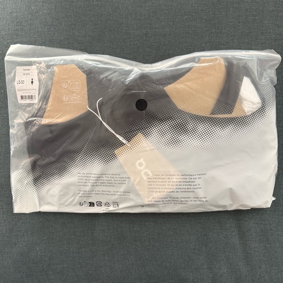 NWT ON Train Bra in Black - Picture 2 of 6